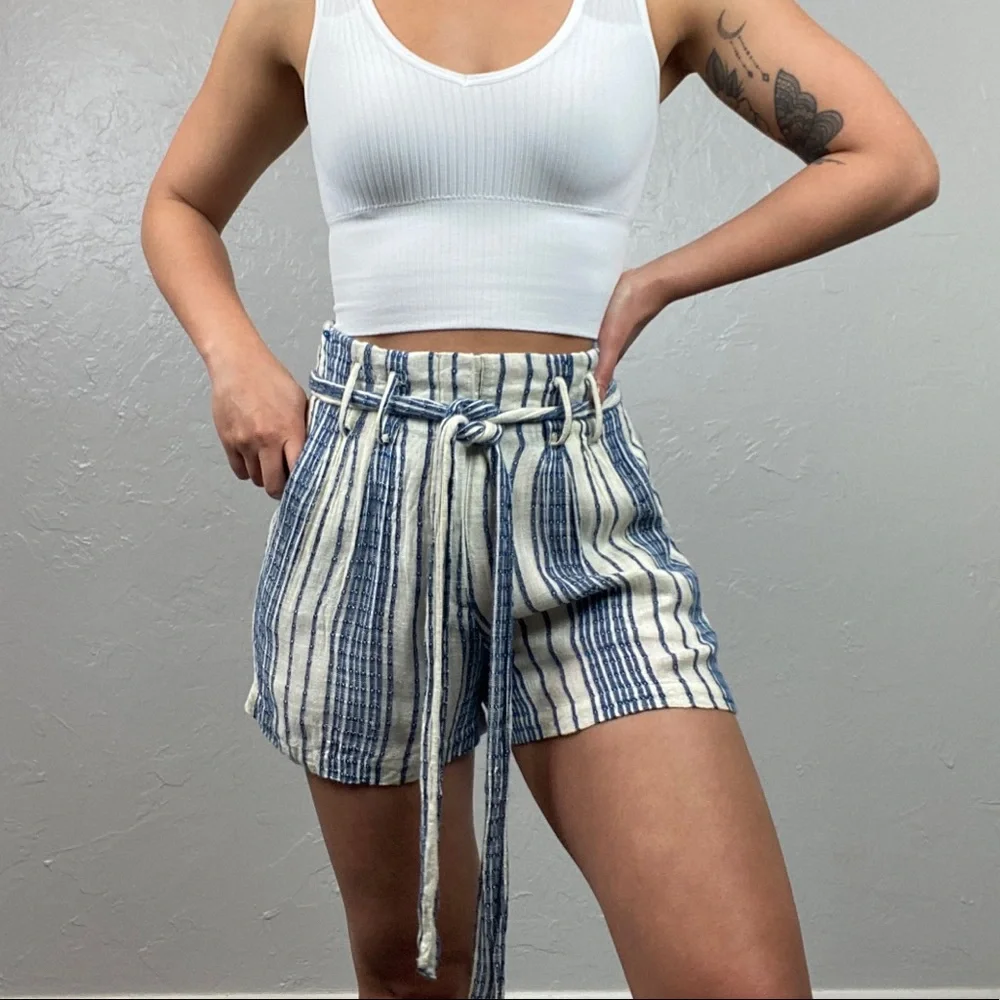 Lulu’s laguna blue and ivory striped highwaist belted shorts XS - Picture 1 of 10